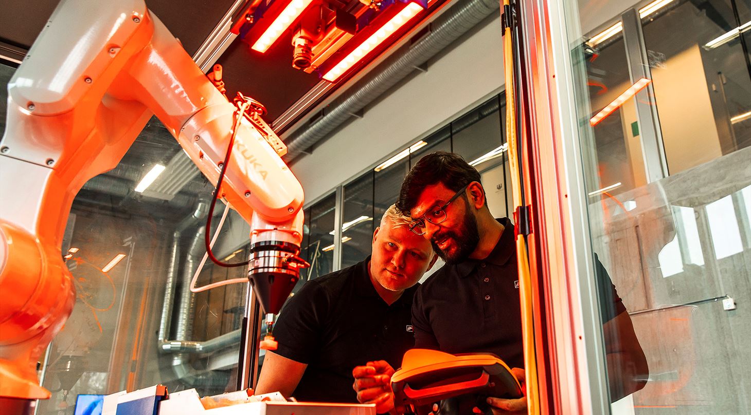 Teknologisk institut hj�lper dig med at udv�lge, udvikle og afpr�ve den rigtige robotteknologi – og f�r dig sikkert i m�l